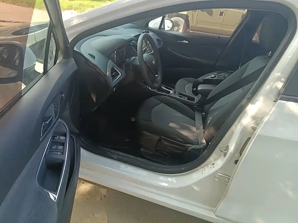 Chevrolet Cruze 2019 2018 320 Automatic Pioneer Sunroof Edition