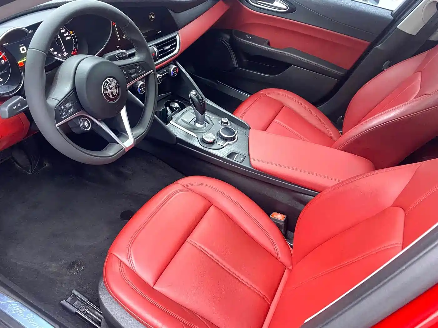 Alfa Romeo Giulia 2017 2017 2.0T 200HP Luxury Edition