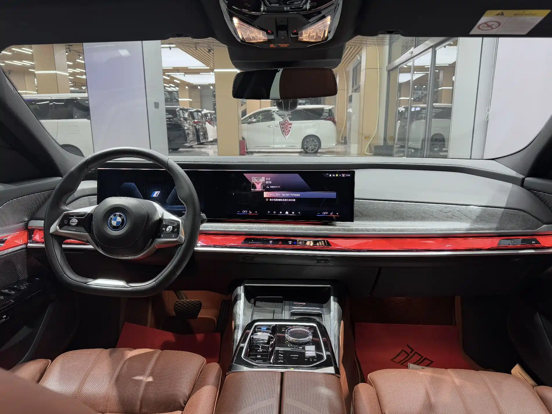 Фото 14 - BMW i7