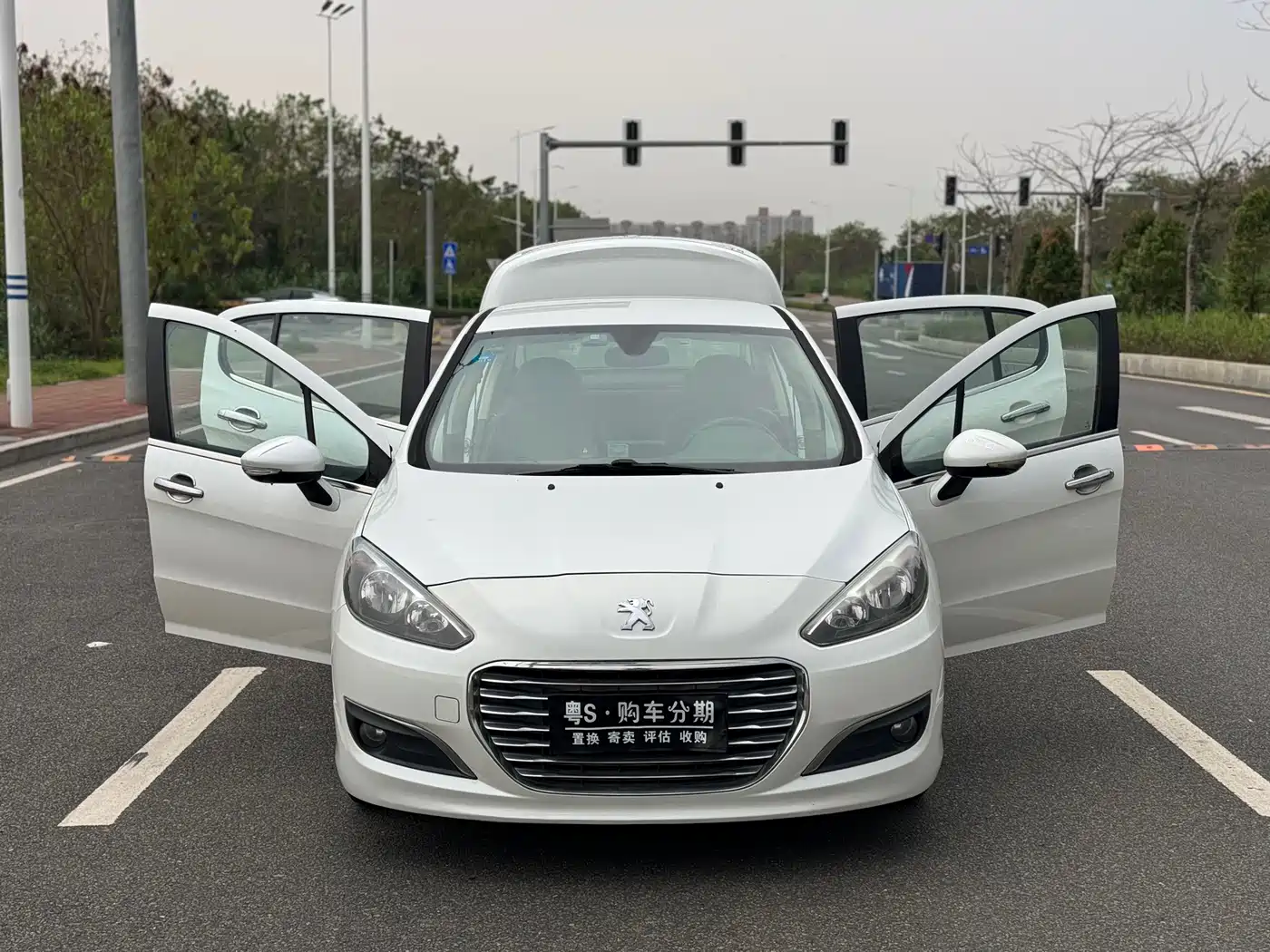 Peugeot 308 2014 Model Joy Edition Classic 1.6L Automatic Superior Style фото 22