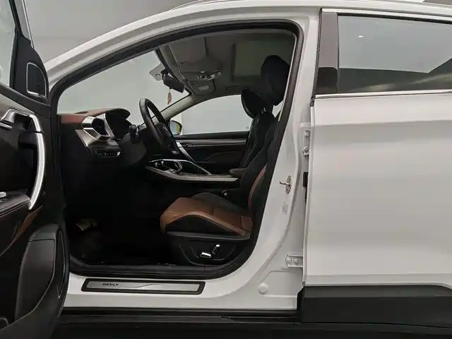 Фото 7 - Geely Coolray