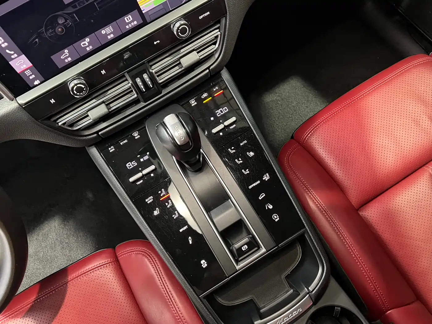 PORSCHE MACAN