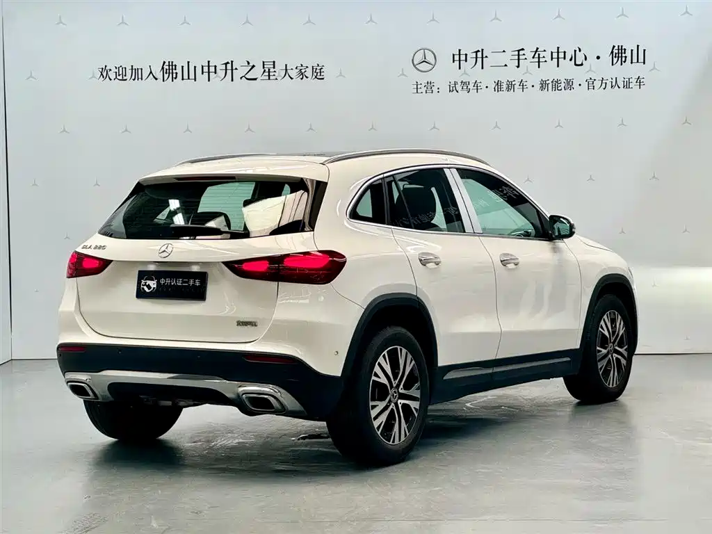 MERCEDES-BENZ GLA