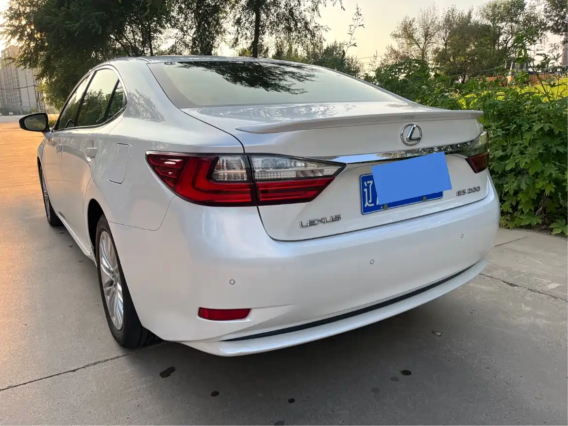 Фото 5 - Lexus ES