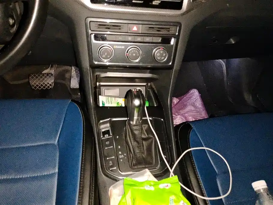 VOLKSWAGEN GOLF*JIAYU