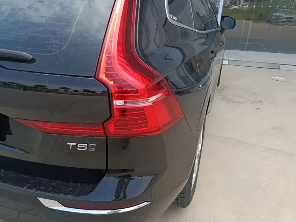 Фото 8 - Volvo XC60
