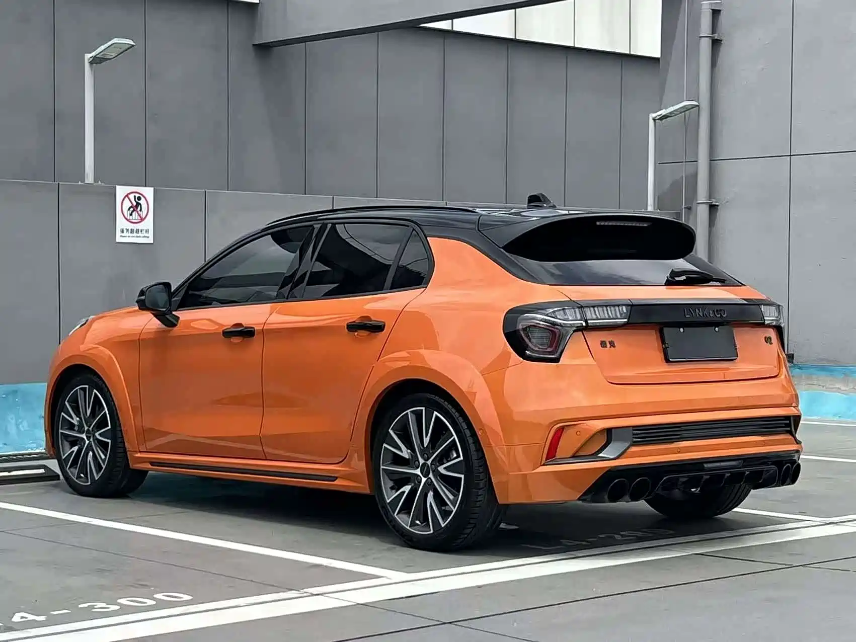 Фото 4 - Lynk & Co 02 Hatchback
