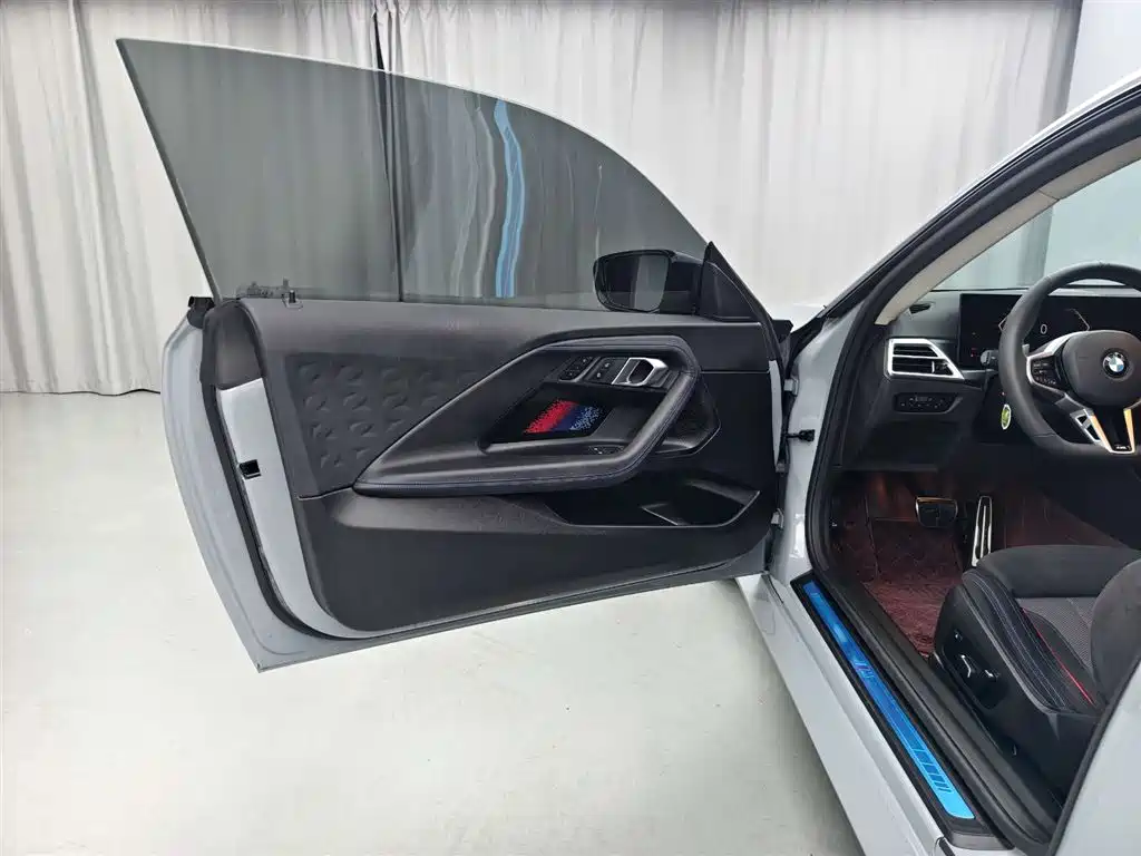BMW 2 Series (Import) 2025 225i M Sport Shadowline Package фото 10