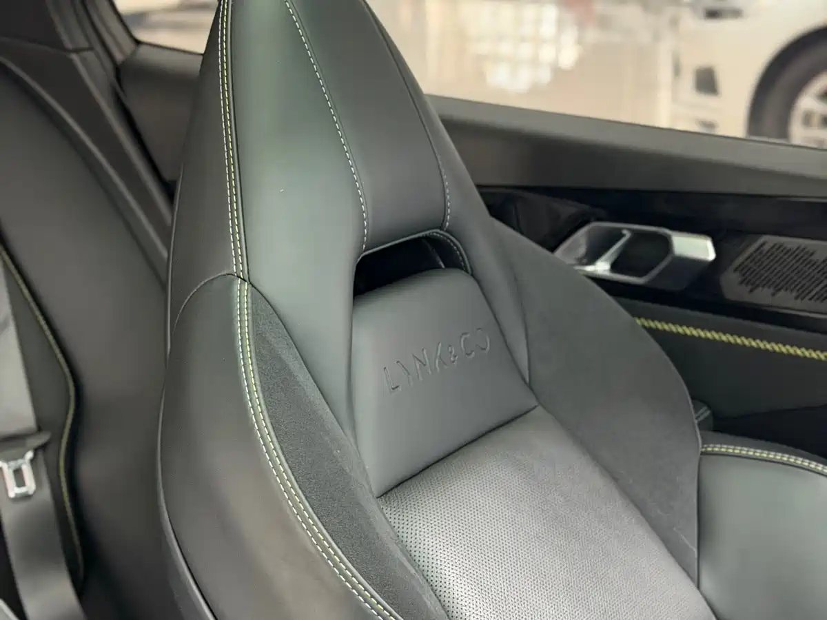 Lynk & Co 03 2023 2.0TD DCT Jin Pro фото 7