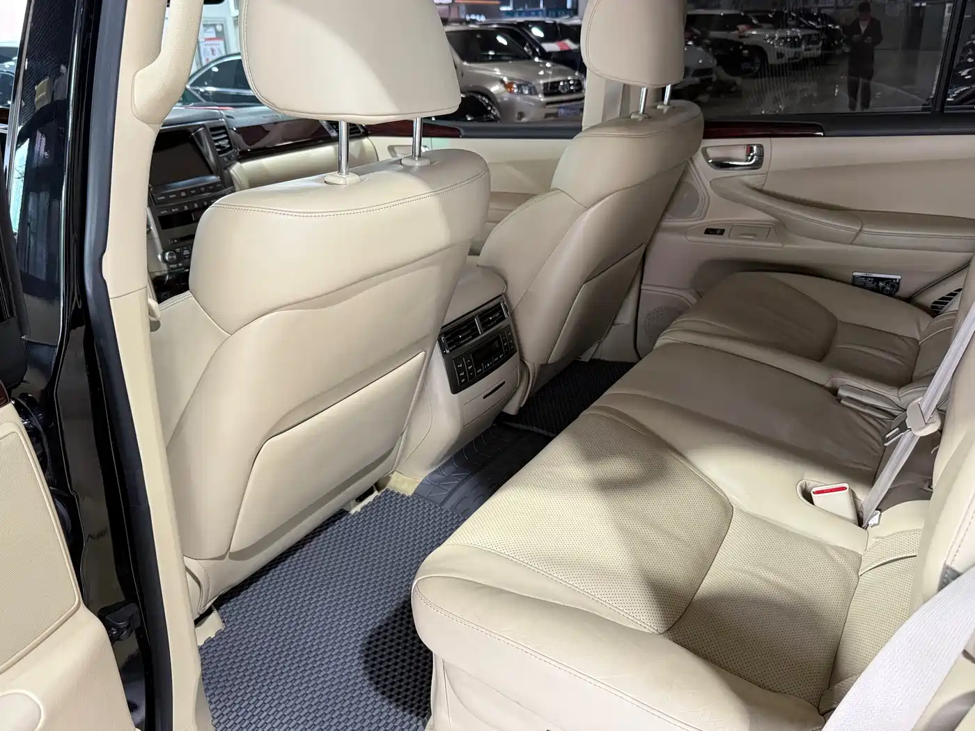 Lexus LX 2012 Model 570 фото 11