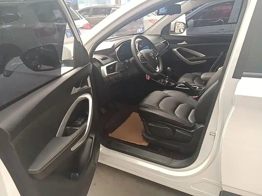 Baojun 530 2020 2020 1.5T Manual Luxury 7-seater