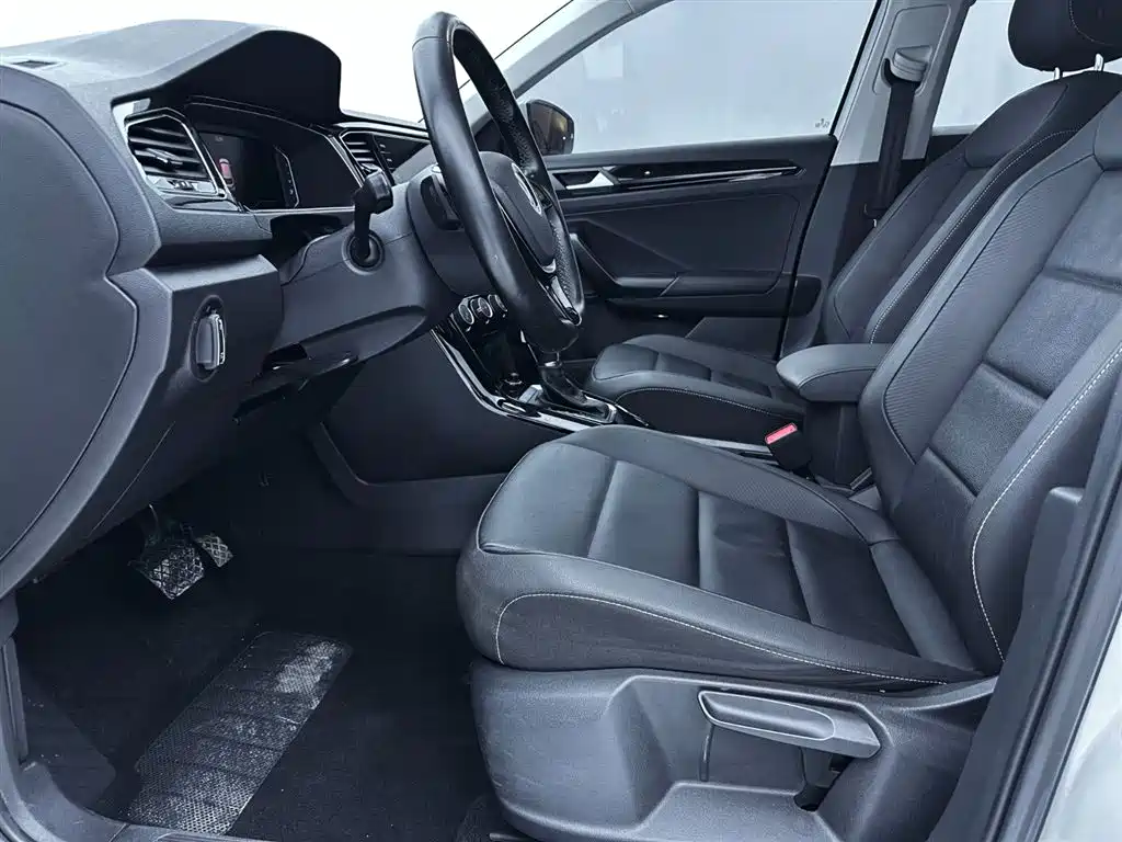 Volkswagen T-ROC 2021 280TSI DSG 2WD Comfort Smart Connect Edition фото 13