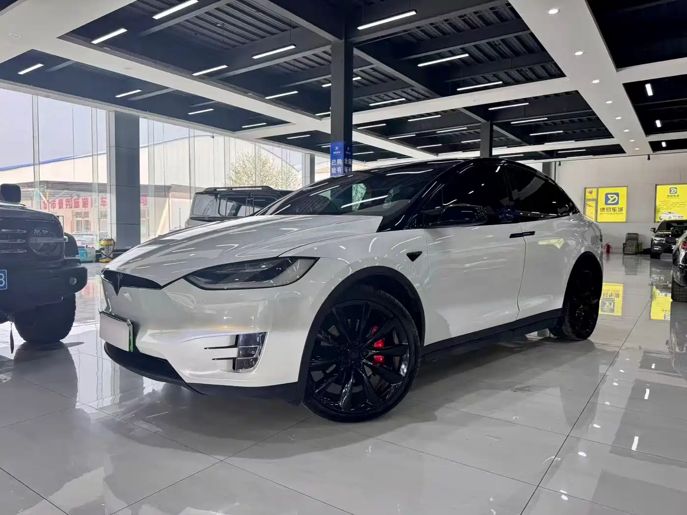 TESLA MODEL X