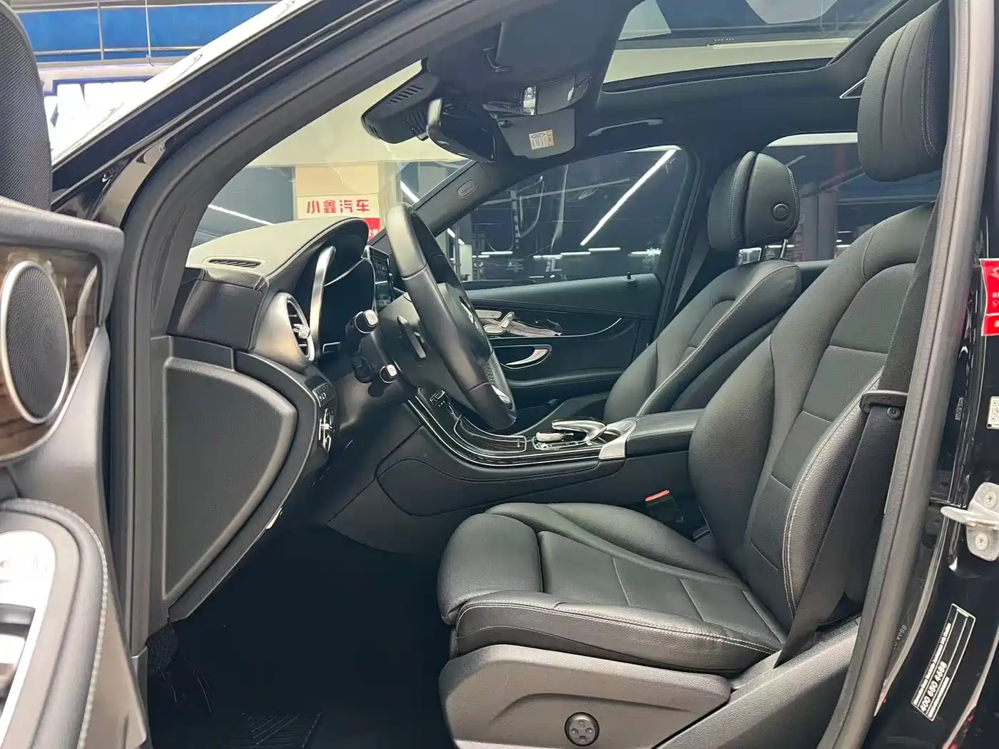 Mercedes-Benz GLC 2019 Facelift GLC 260 L 4MATIC Luxury фото 8