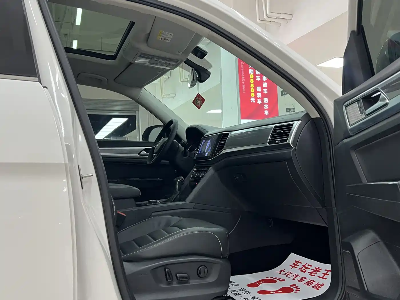 Volkswagen Teramont 2019 380TSI 4WD Luxury Edition China VI фото 12