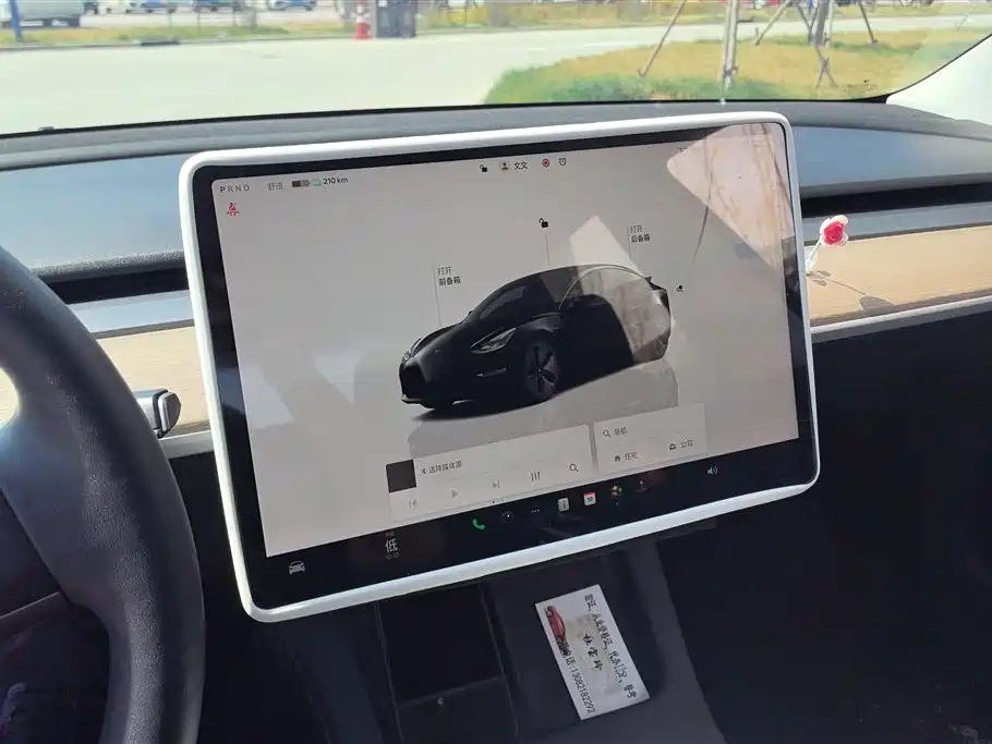 TESLA MODEL 3