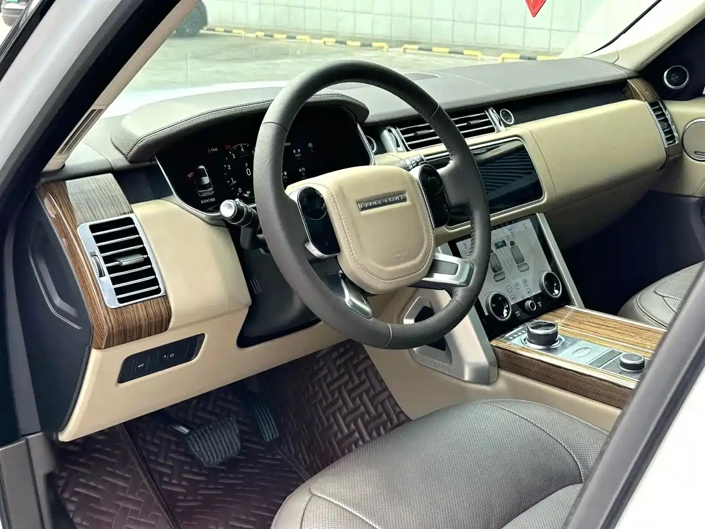 Land Rover Range Rover 2018 3.0 SC V6 Vogue Heritage Extended Edition фото 3