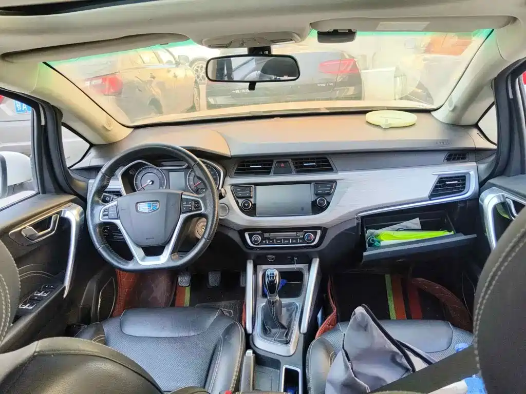 Фото 12 - Geely Vision X3