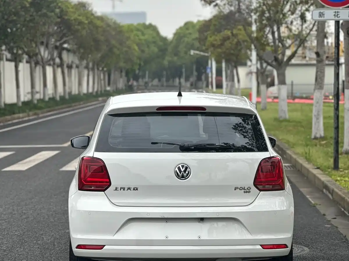 Volkswagen Polo 2016 1.6L Automatic Comfort фото 5