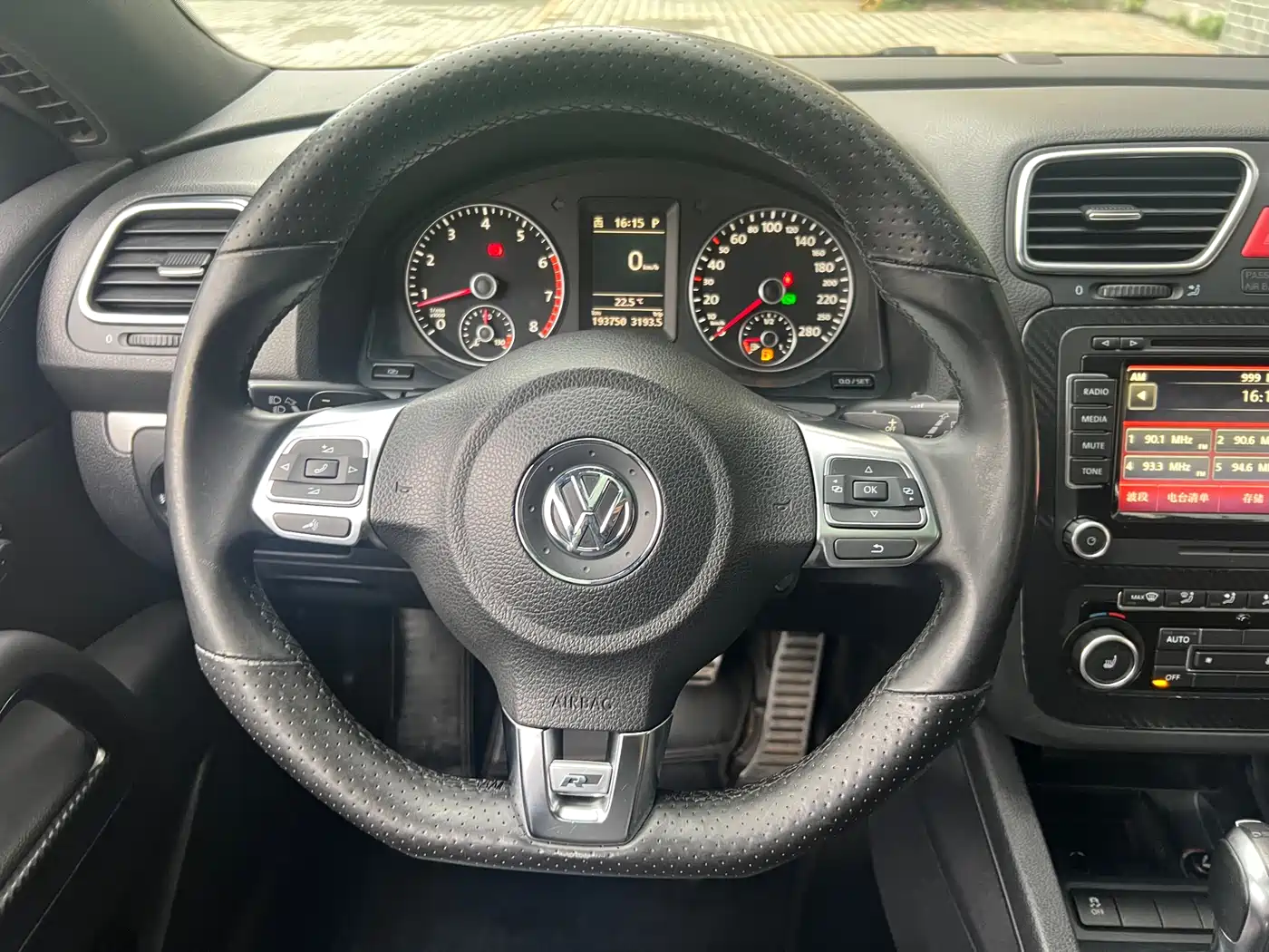 Volkswagen Scirocco 2011 2.0TSI R-Line фото 21