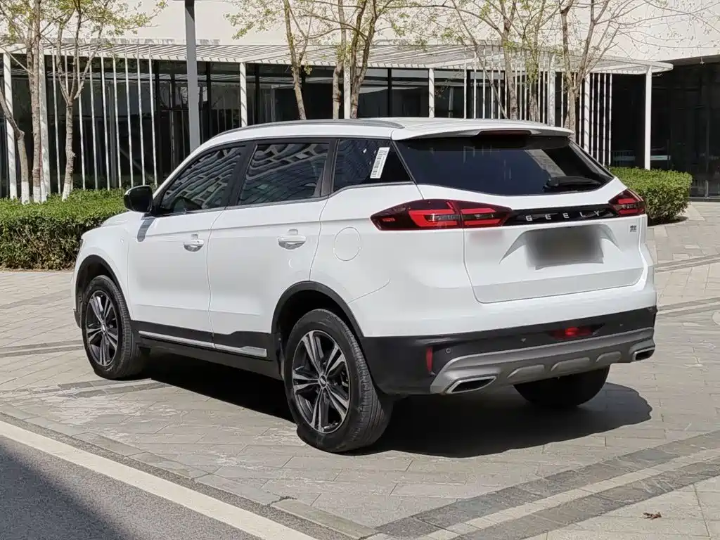 Фото 7 - Geely Atlas