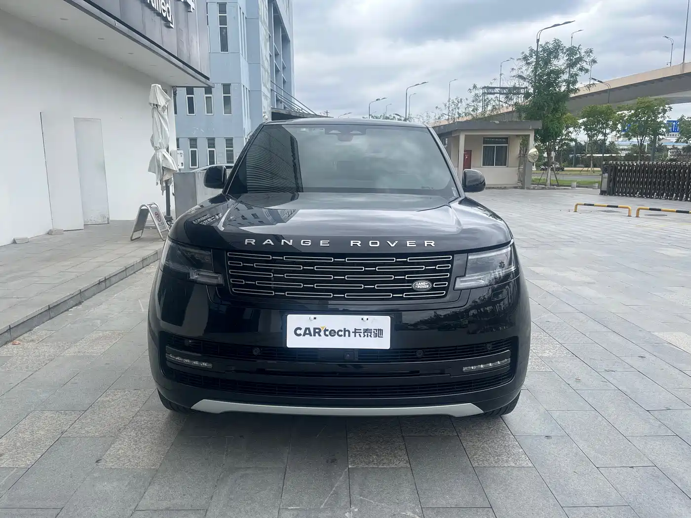 Land Rover Range Rover 2024 2023 3.0 L6 360PS Golden Age Edition