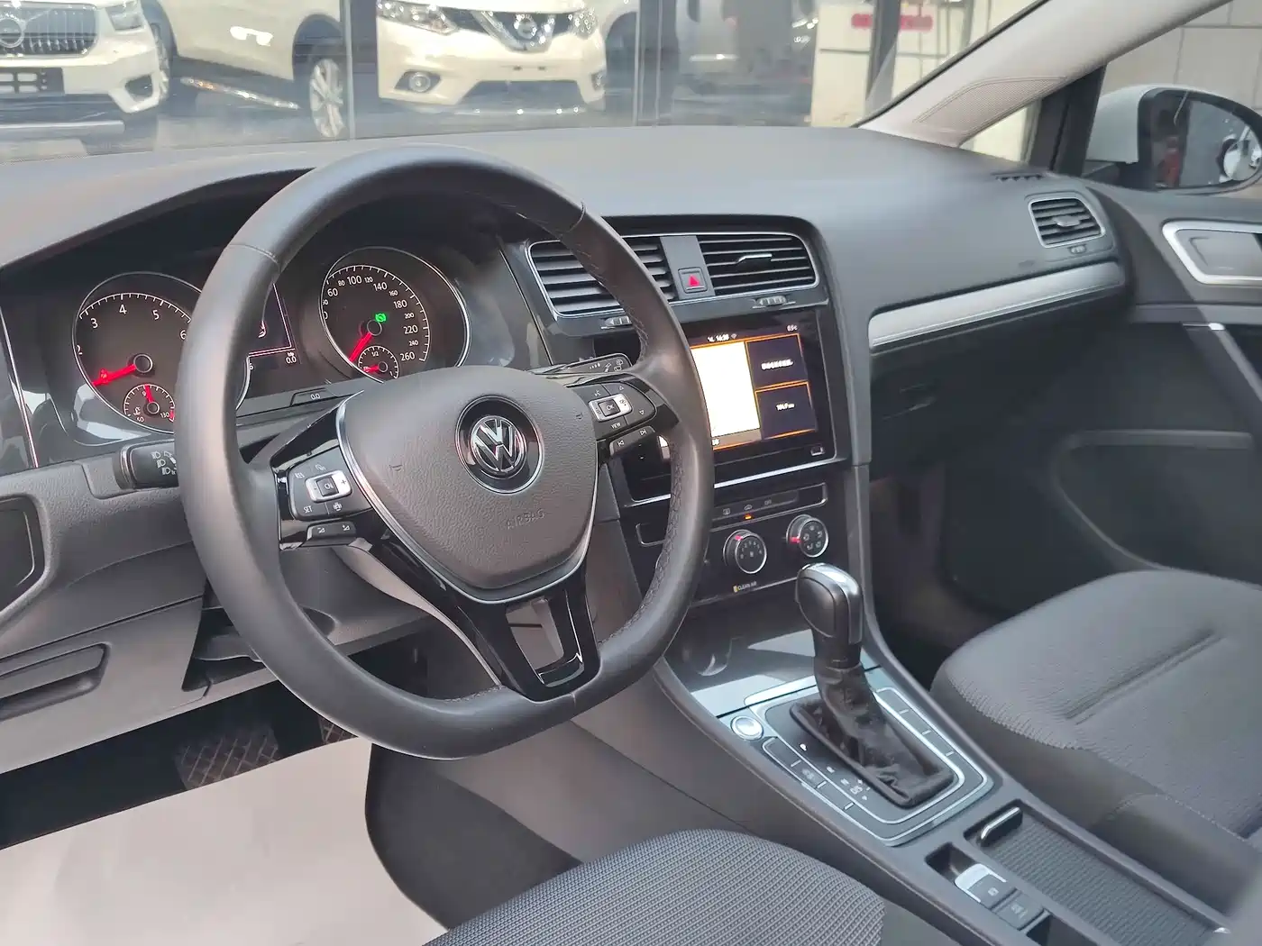 Volkswagen Golf 2020 Beloved Edition 280TSI DSG Comfort фото 10