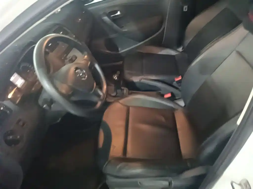 Volkswagen Polo 2016 1.4L Manual Trend фото 15