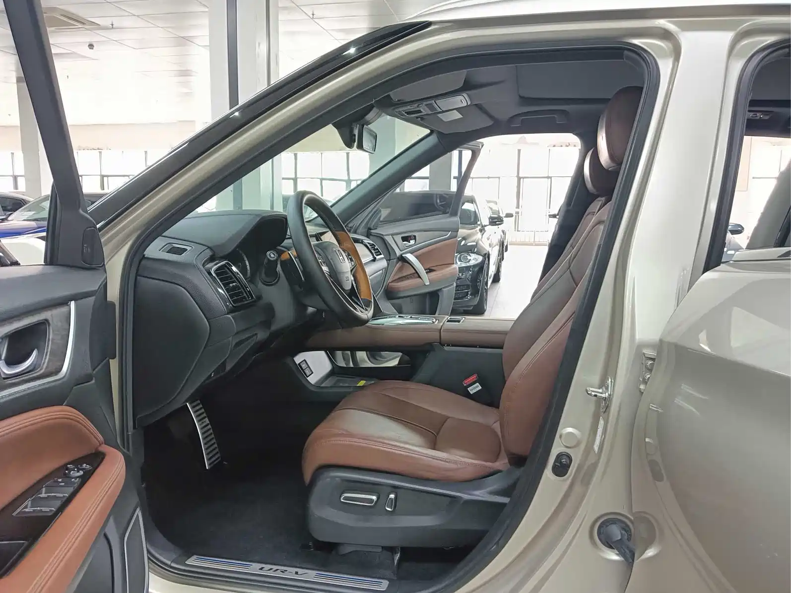 Фото 4 - Honda UR-V