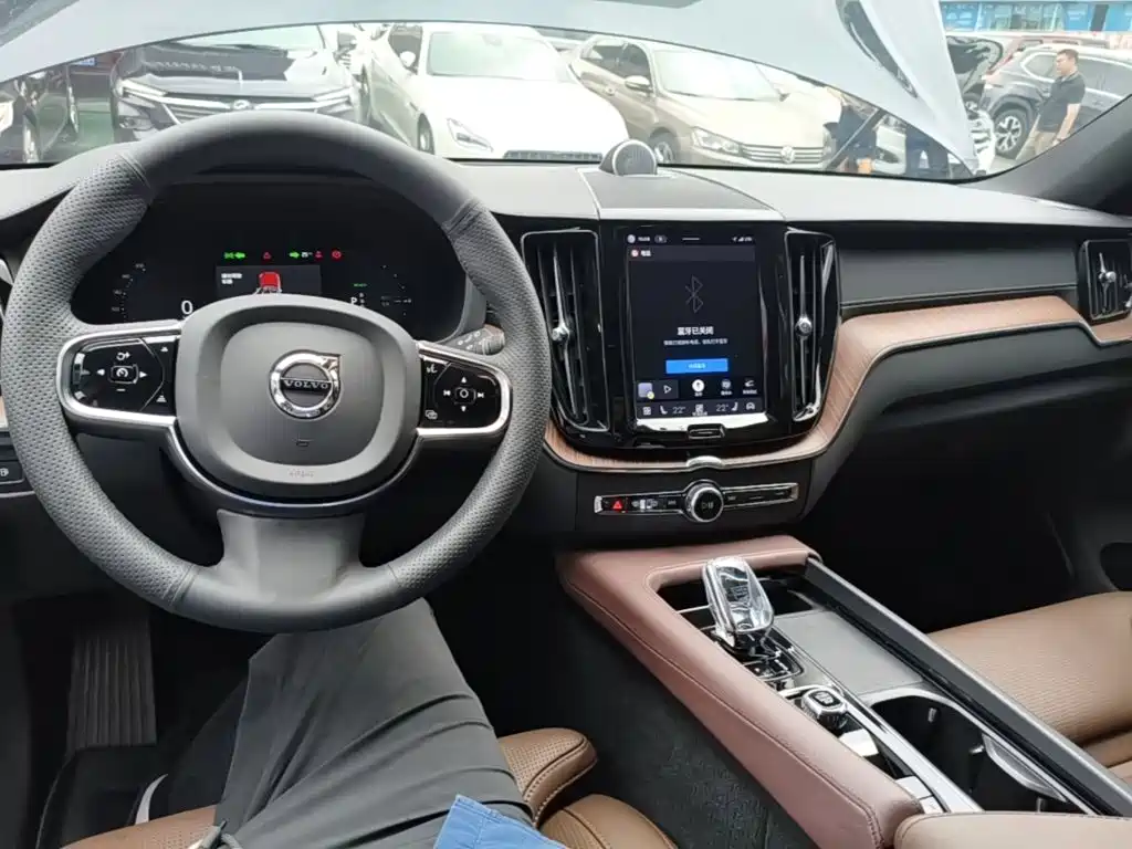 Volvo XC60 Plug-in Hybrid 2023 2024 T8 PHEV Long Range AWD Smart Elegance Luxury Edition