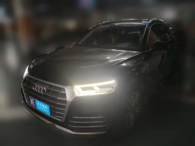 Audi Q5L 2020 Facelift 40 TFSI Honor Fashion — фото 1