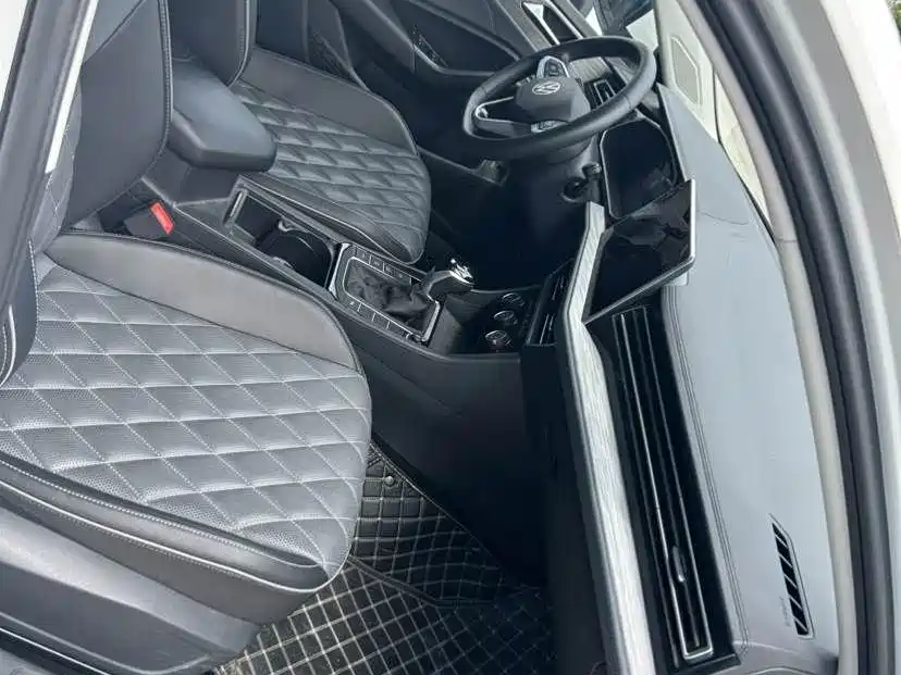 Volkswagen Sagitar 2023 300TSI DSG Surpassing Edition фото 7