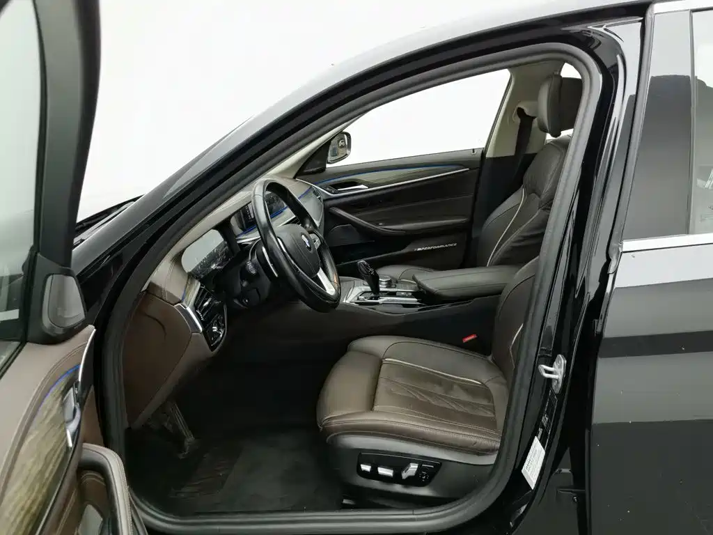 Photo 10 - BMW 5 Series