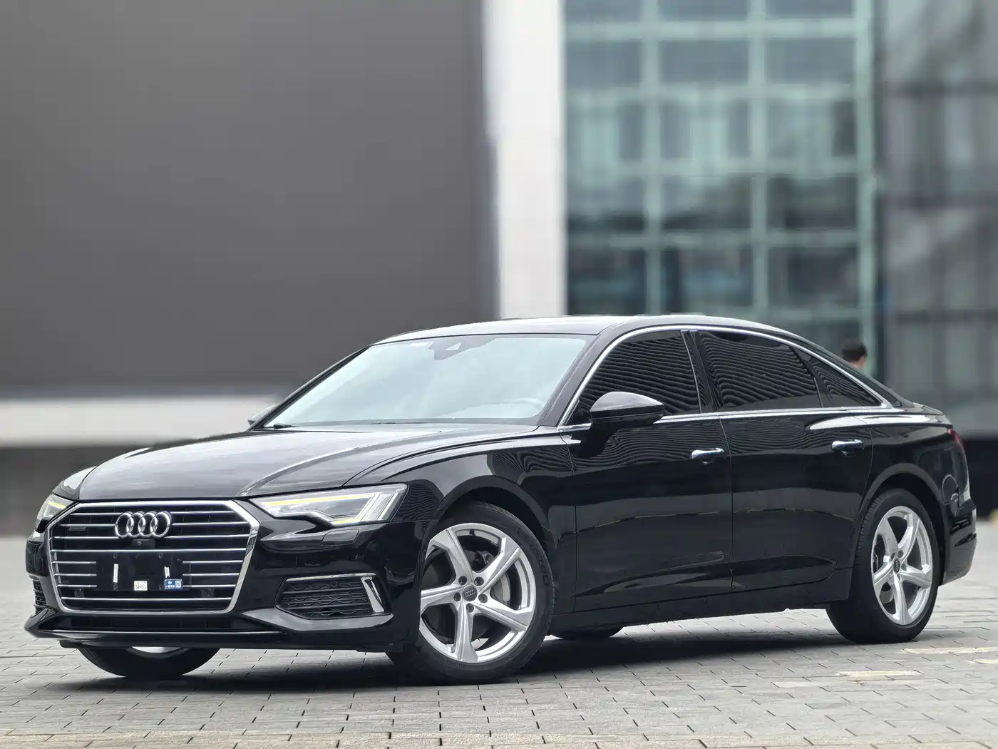 Фото 1 - Audi A6L