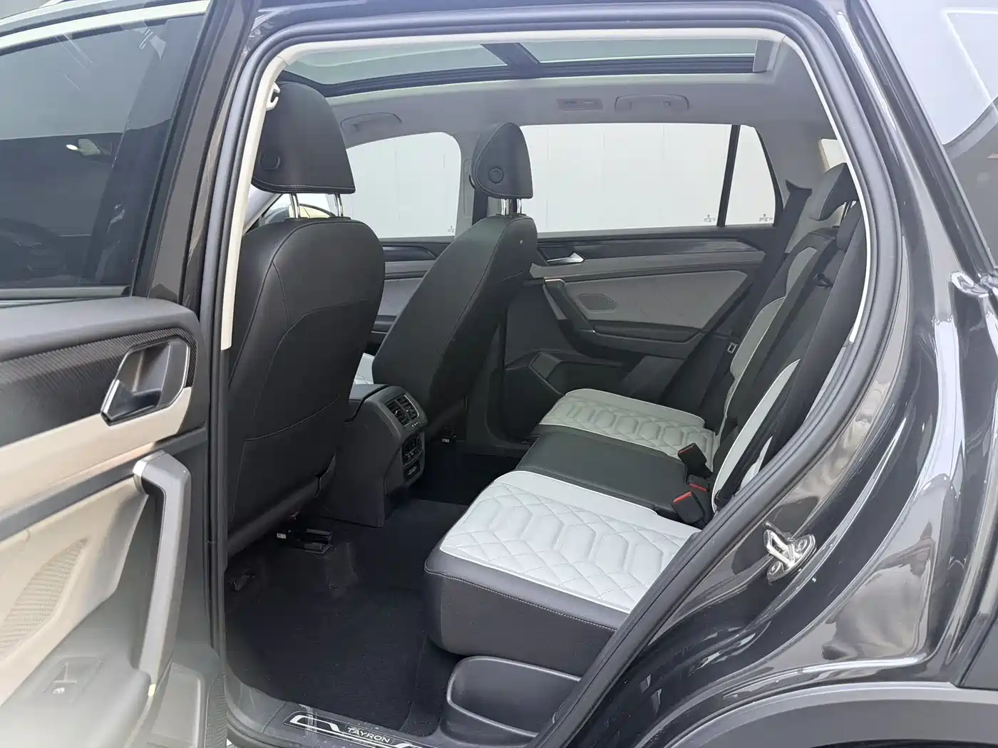 Volkswagen Tayron 2023 280TSI 2WD Luxury Plus Advanced Edition фото 10