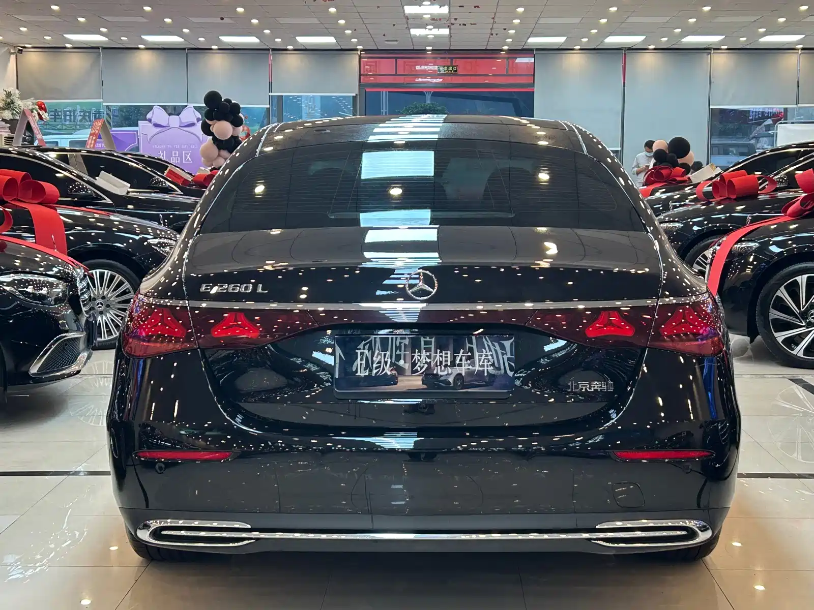 Фото 4 - Mercedes-Benz E-Class