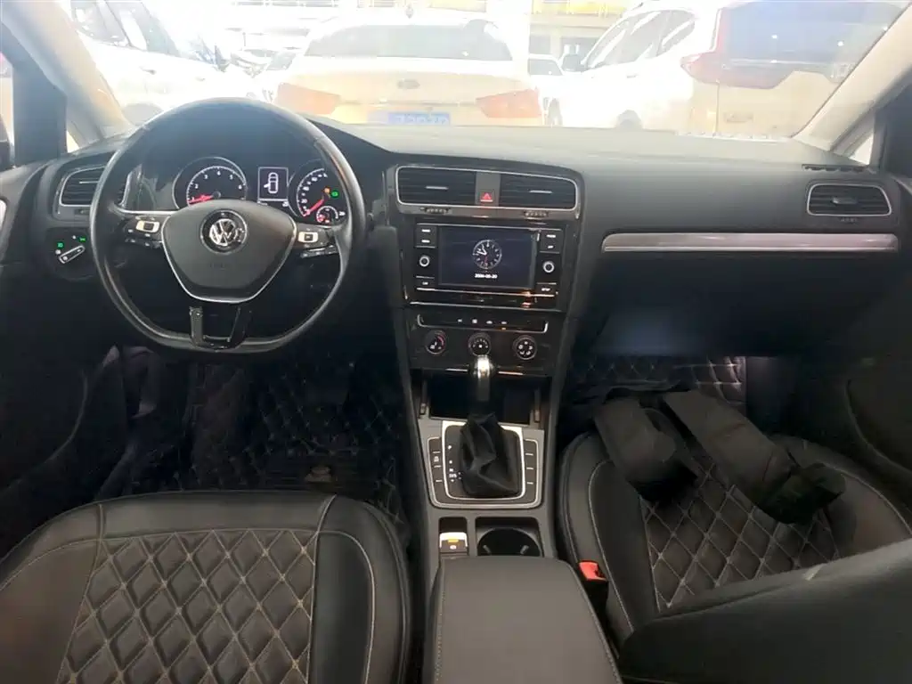 Volkswagen Golf 2018 230TSI Automatic Comfort фото 10
