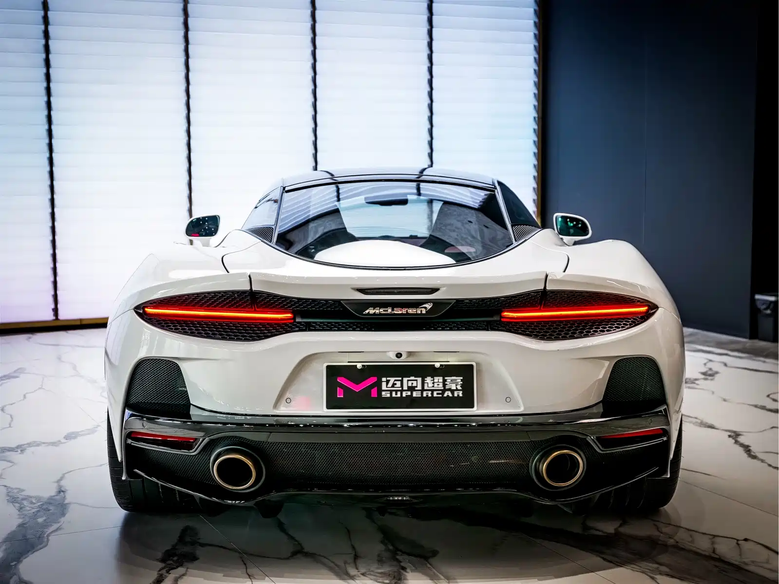 Photo 3 - McLaren GT