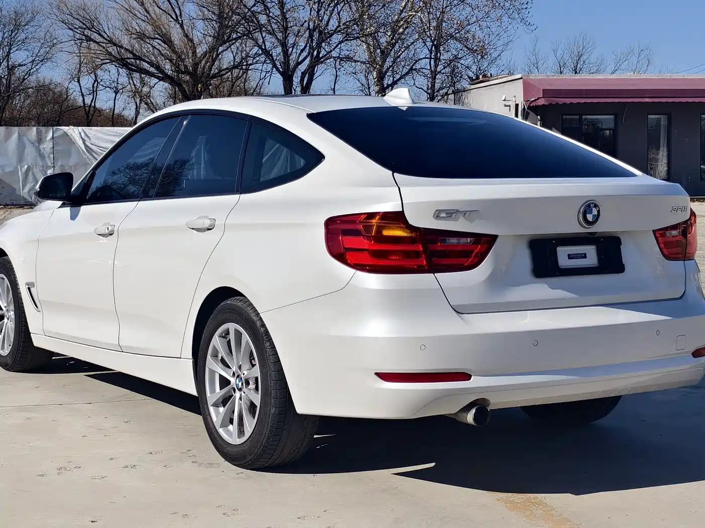 BMW 3 Series GT 2013 Model 320i Leading фото 5