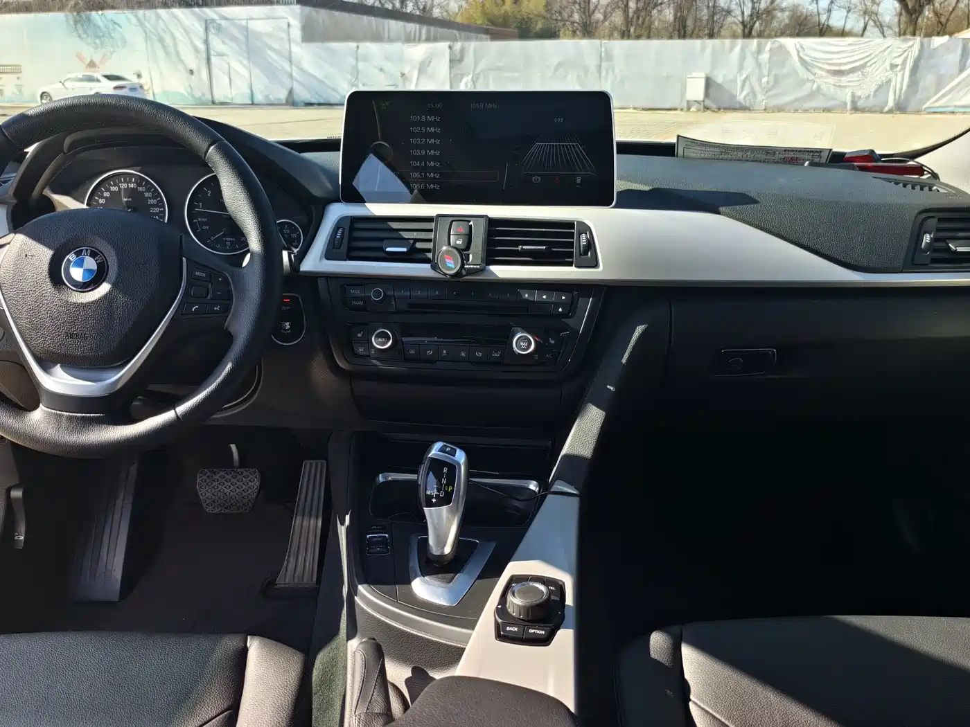 BMW 3 Series GT 2013 Model 320i Leading фото 11