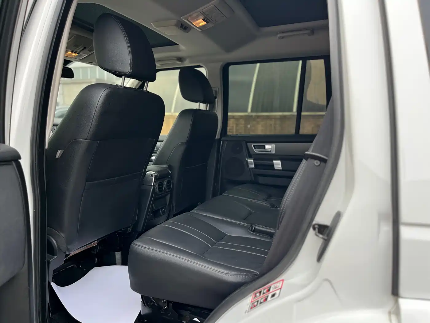 Land Rover Discovery 2016 3.0 SC V6 SE фото 15