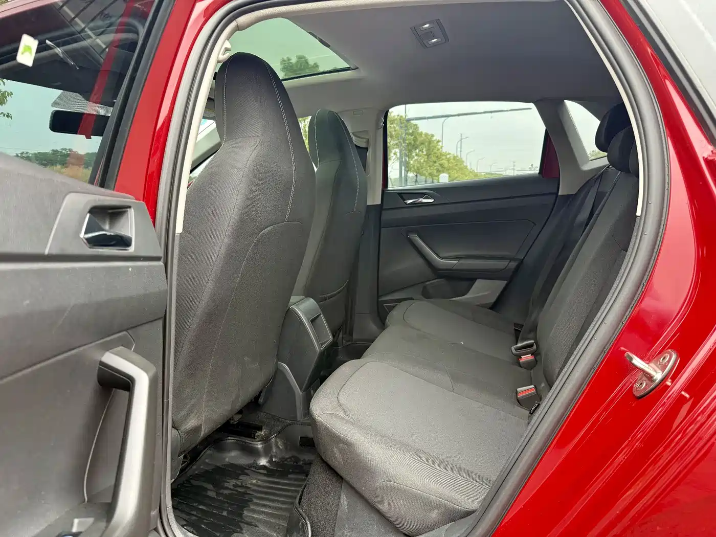 Volkswagen Polo 2019 Plus 1.5L Automatic Panorama Enjoyment Edition фото 6