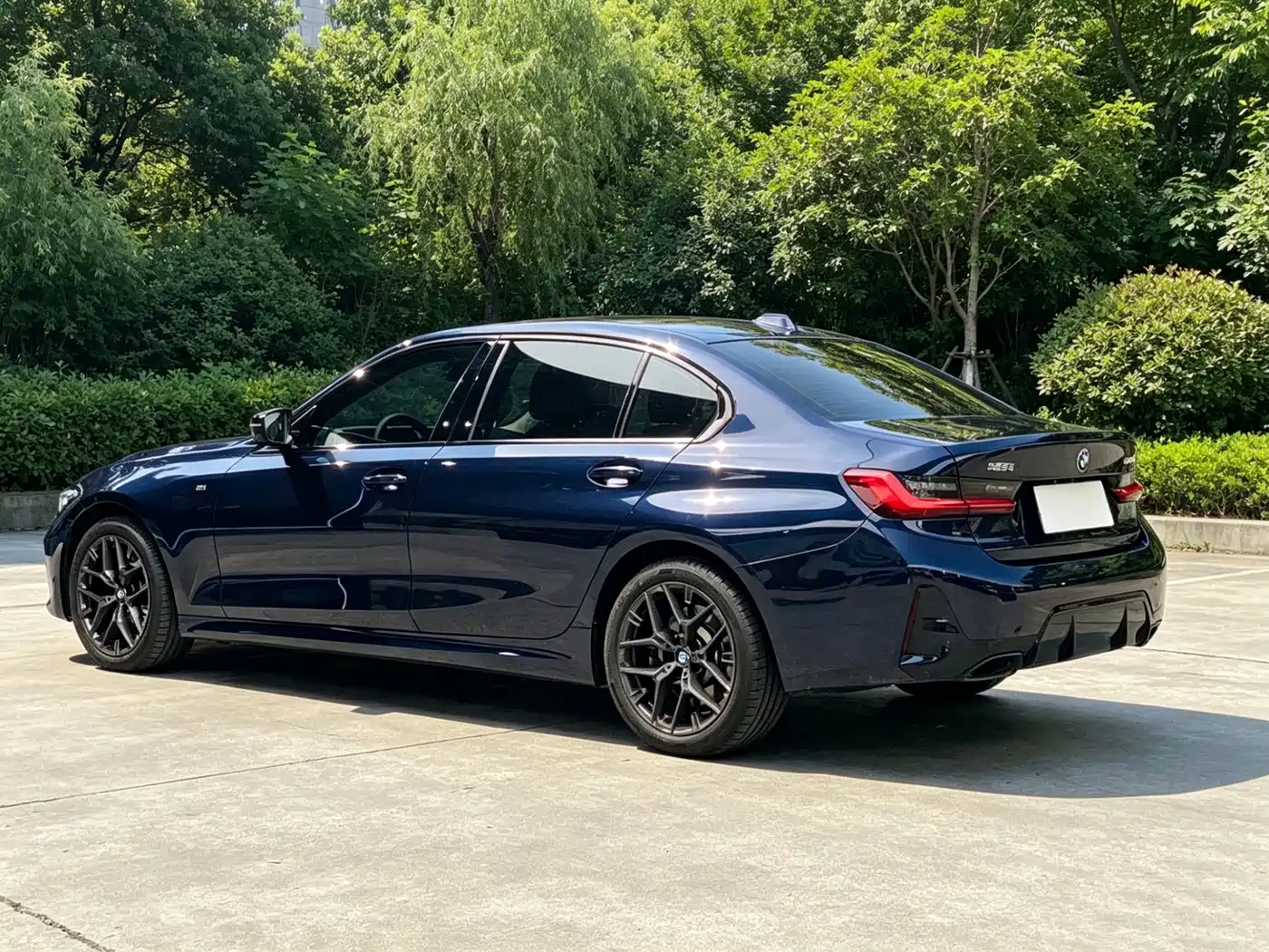 BMW 3 Series 2025 330Li M Sport Night Edition фото 7