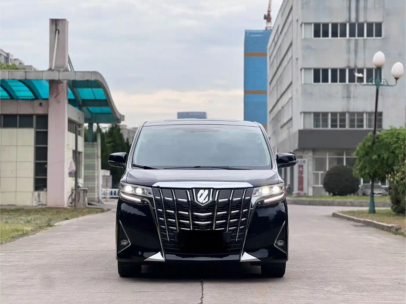 Toyota Alphard 2018 Facelift 3.5L Luxury Edition фото 2