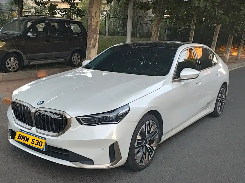 Photo 1 - BMW 5 Series