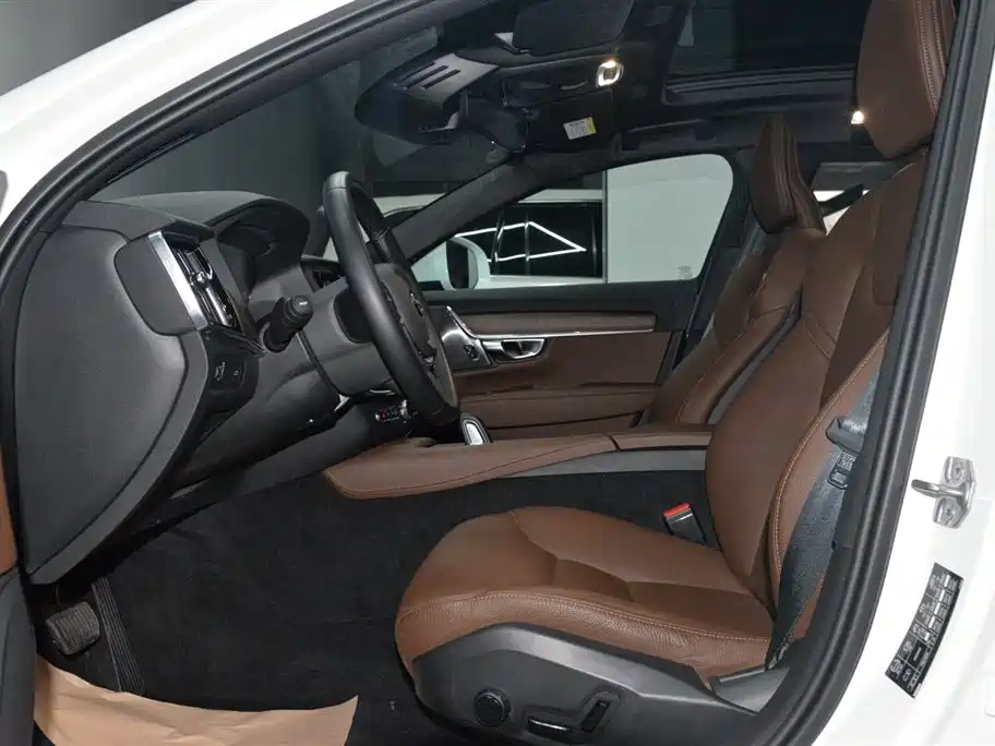 Volvo V90 2023 2021 Model Cross Country B5 AWD Smart Edition