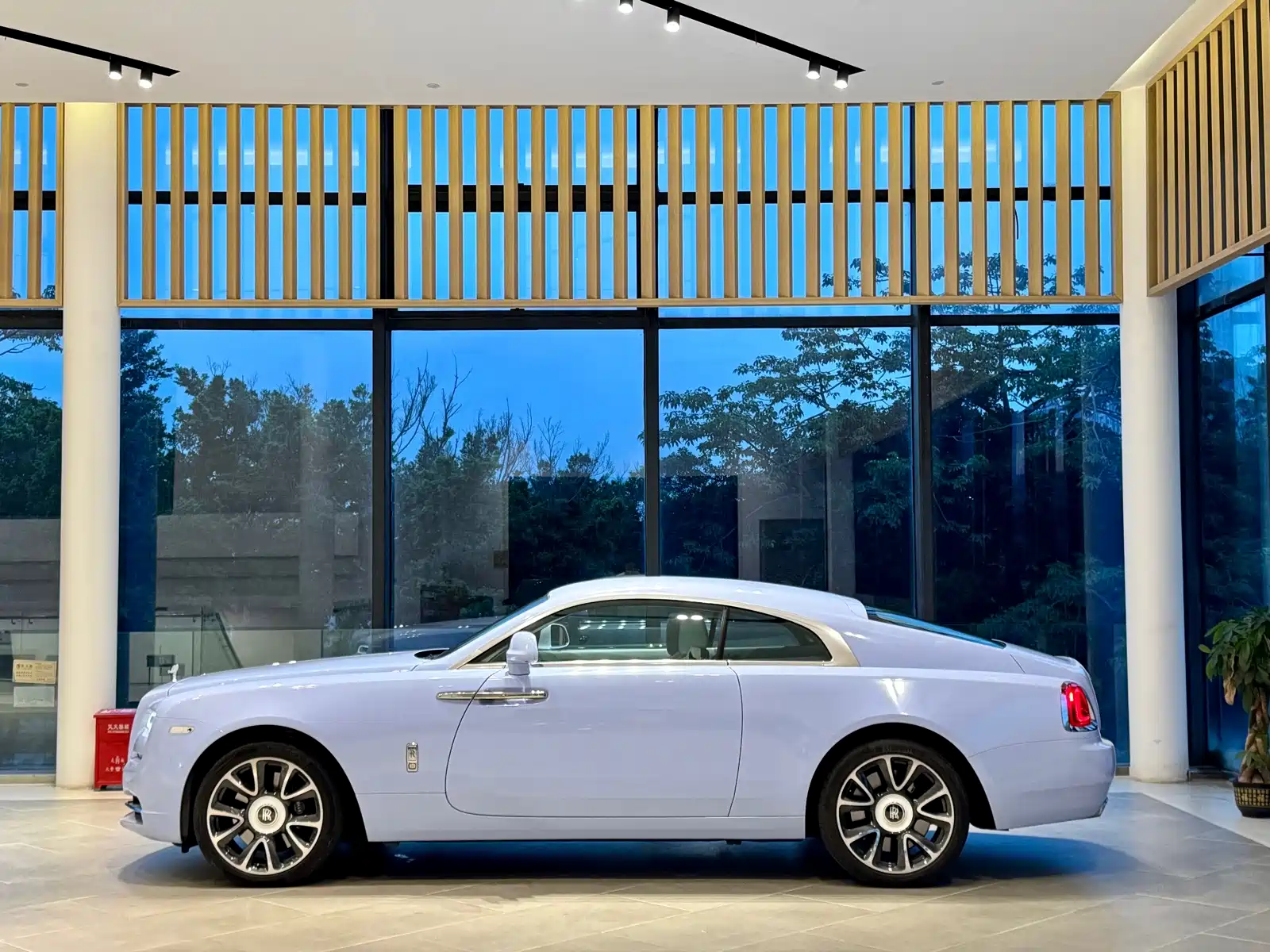 Фото 4 - Rolls-Royce Wraith