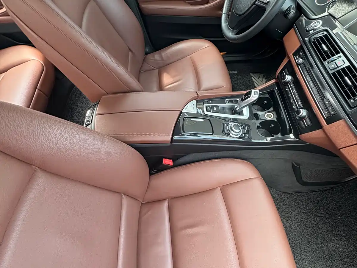 BMW 5 Series 2013 520Li Elegance фото 6