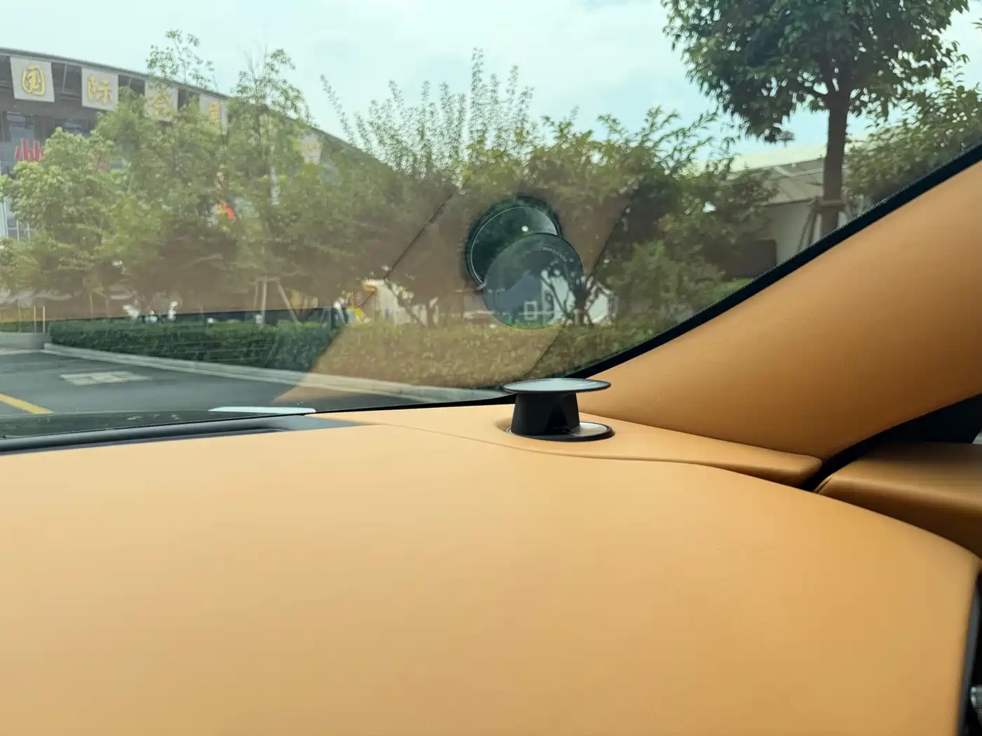 Aston Martin DB11 2017 2016 5.2T Launch Edition