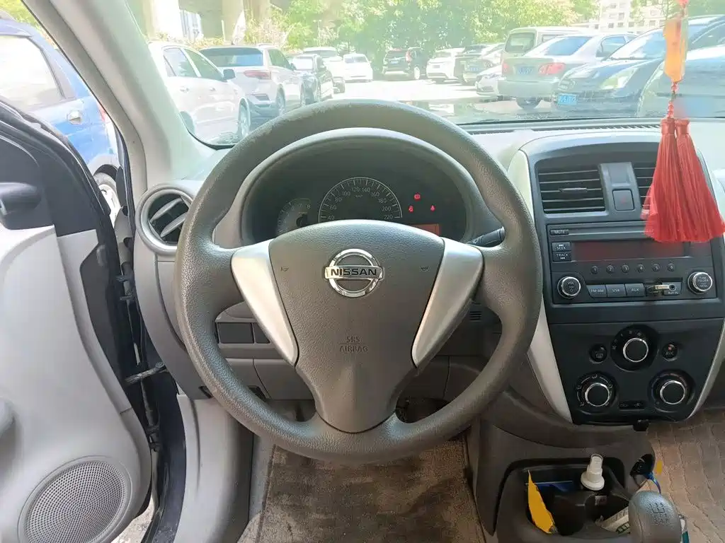 Nissan Sunny 2017 2016 1.5XE Manual Leading Edition